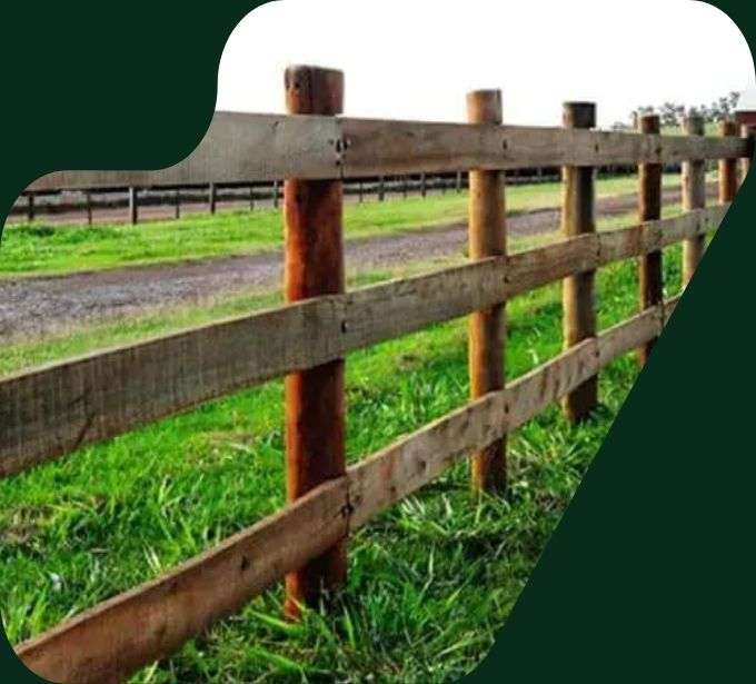 imagem cerca rural com réguas eucalipto tratado eucatratus